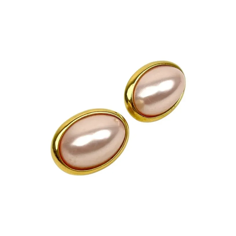 Vintage Trifari Earrings Pink Lucite Cabochon Pierced Stud Oval Gold Tone Pastel - Picture 2 of 10